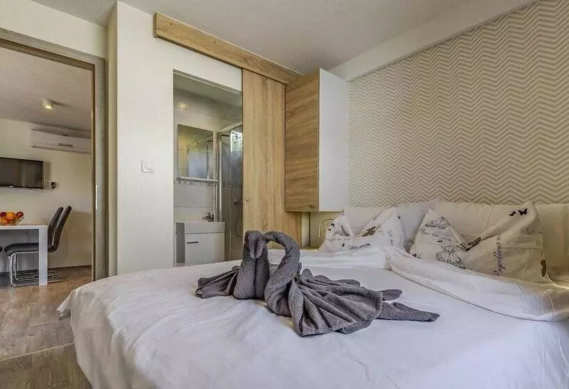 Hotelli Mobile Home Rojnic