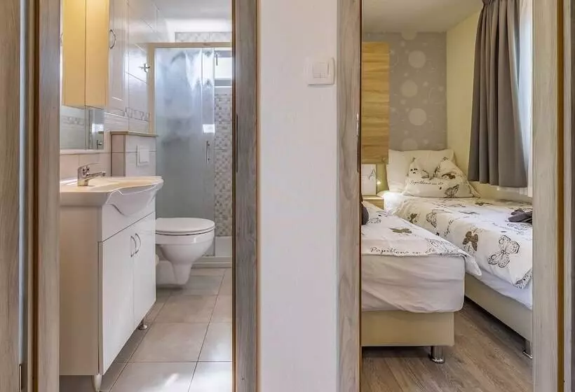 Hotelli Mobile Home Rojnic