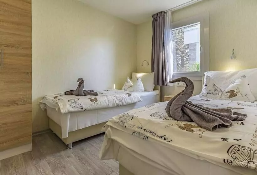 Hotelli Mobile Home Rojnic