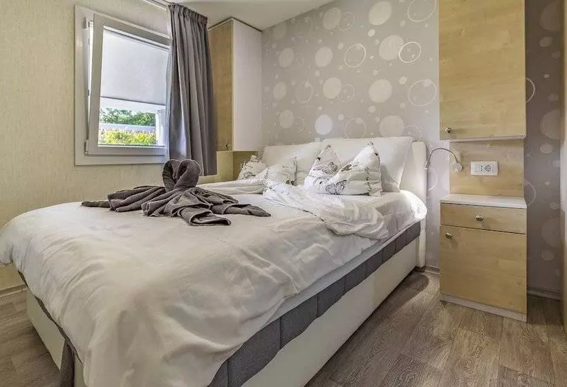Hotelli Mobile Home Rojnic