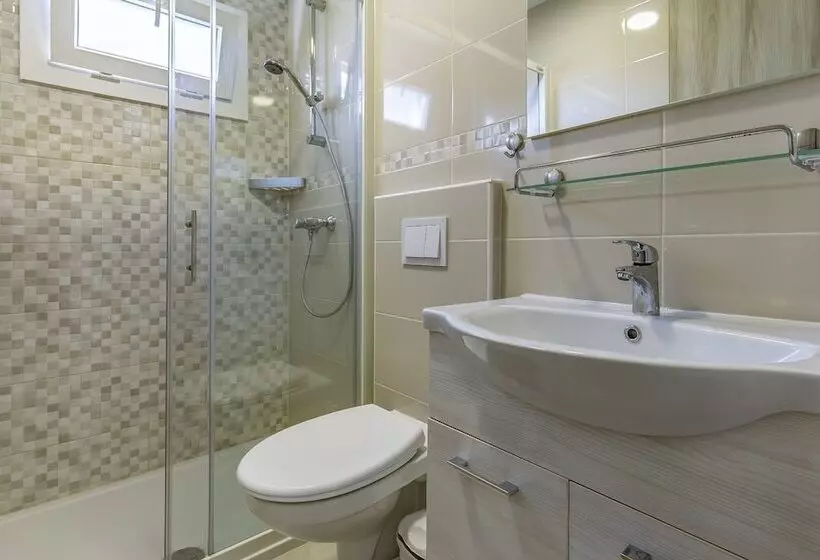 Hotelli Mobile Home Rojnic