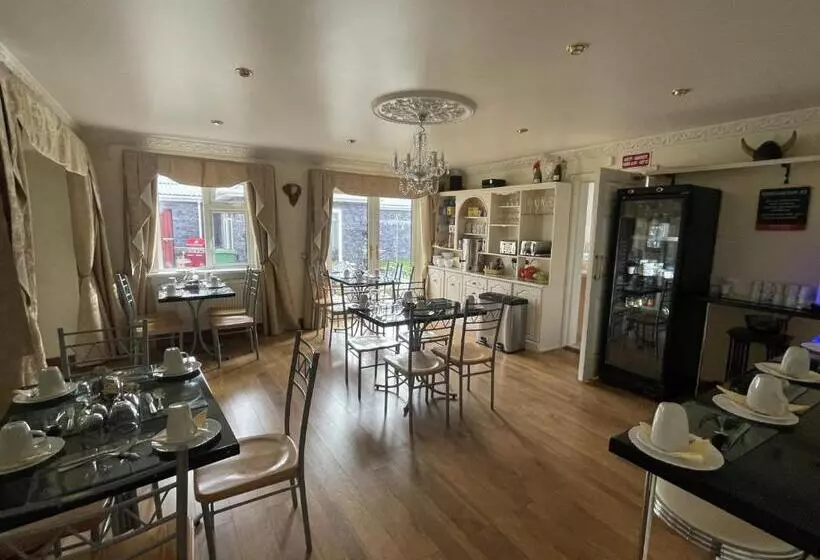 Majatalo Goldendawn Guest House