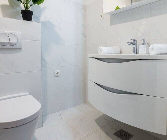 Deluxe Apartment Near The Bridge