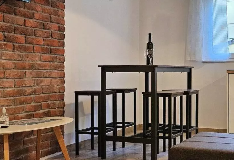 Deluxe Apartment Near The Bridge