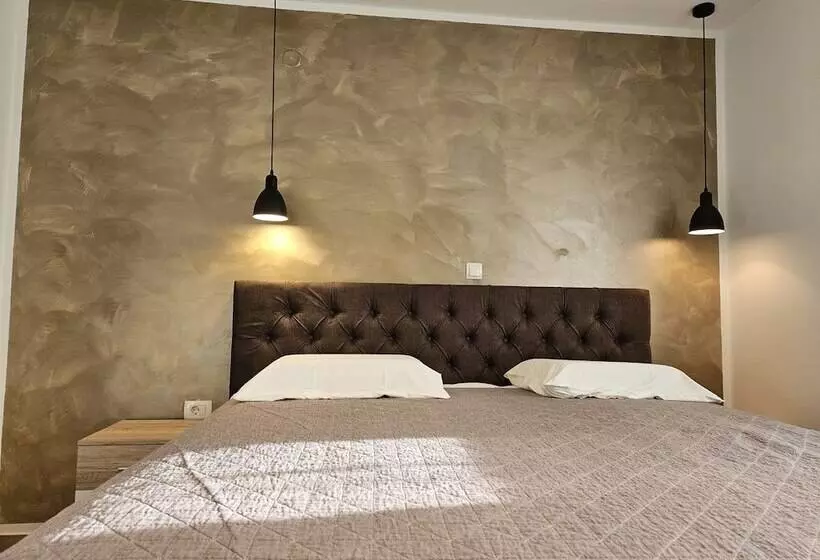 Deluxe Apartment Near The Bridge