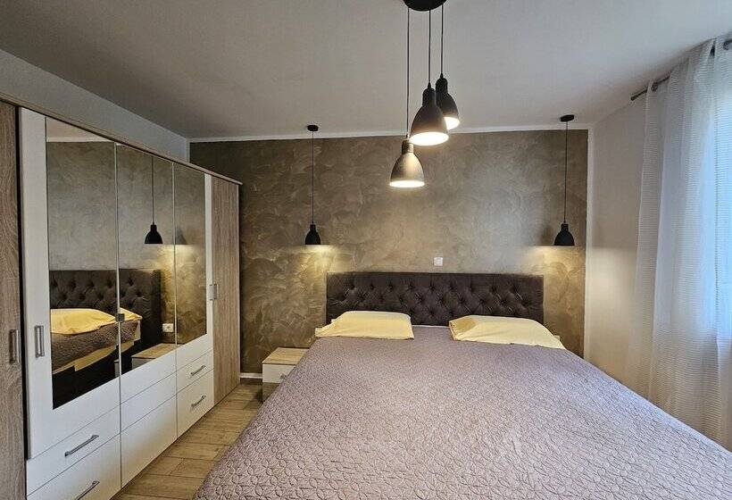 Deluxe Apartment Near The Bridge