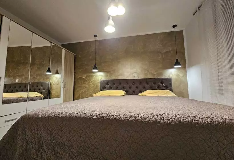 Deluxe Apartment Near The Bridge