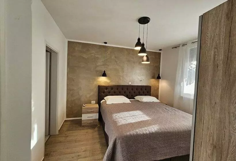 Deluxe Apartment Near The Bridge
