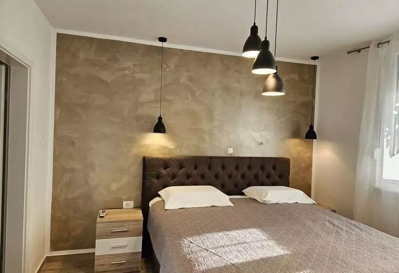 Deluxe Apartment Near The Bridge