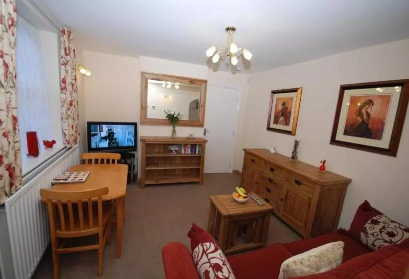 Saltburn Holidays Bluebell Cottage