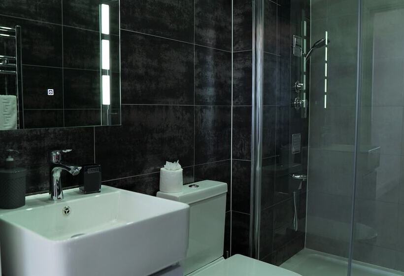 Sapphire House Apartments