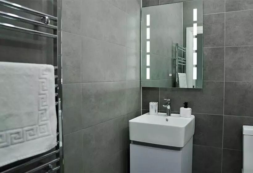 Sapphire House Apartments