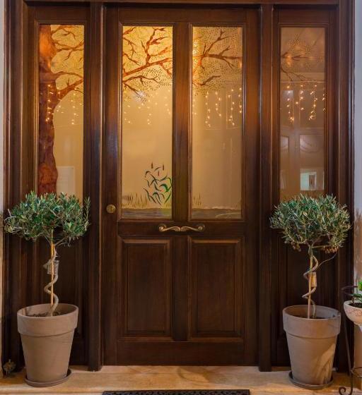 فندق Akrolimnion