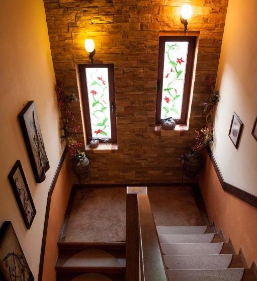 فندق Akrolimnion