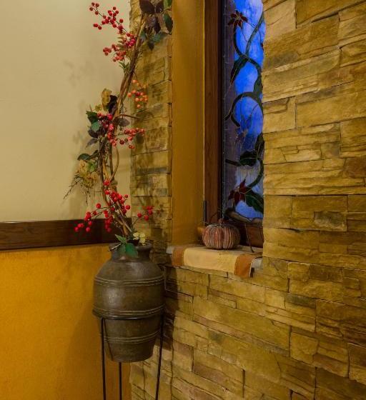 فندق Akrolimnion