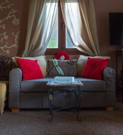 فندق Akrolimnion