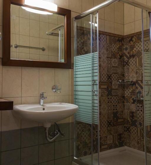 فندق Akrolimnion