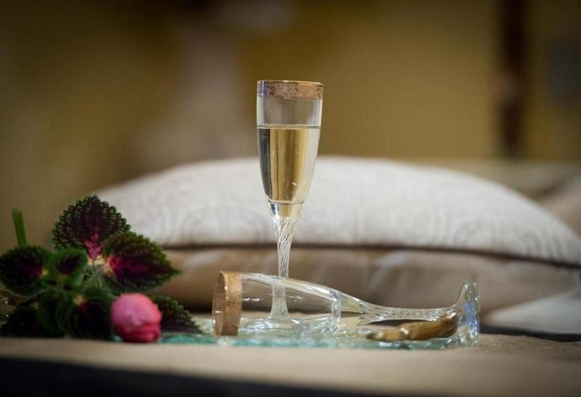 فندق Akrolimnion