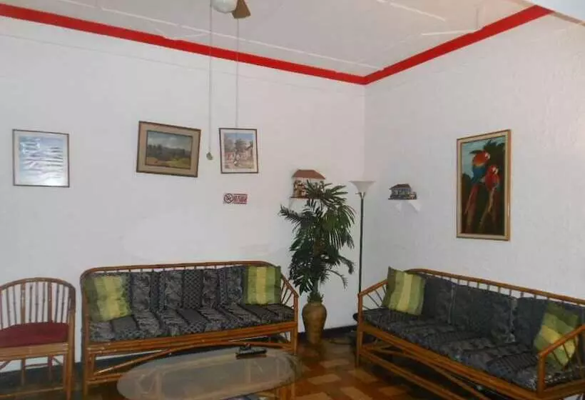 هتل Ara Macao Inn