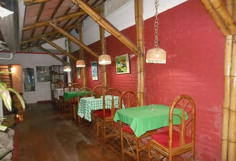 هتل Ara Macao Inn