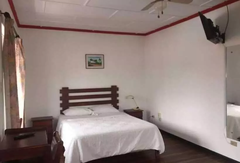 هتل Ara Macao Inn