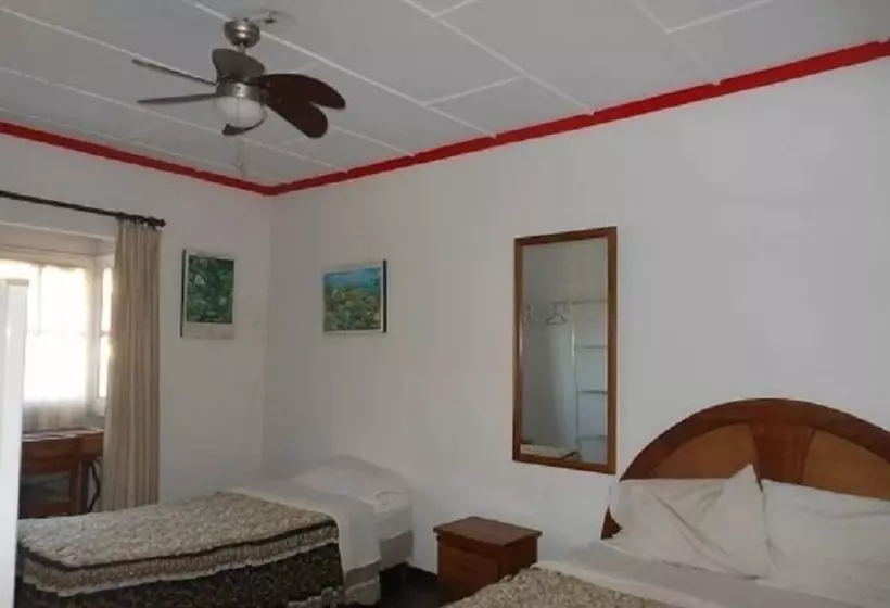 هتل Ara Macao Inn