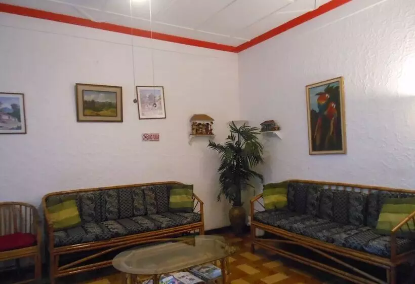هتل Ara Macao Inn