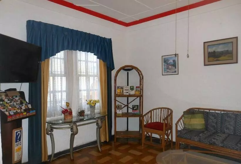 هتل Ara Macao Inn