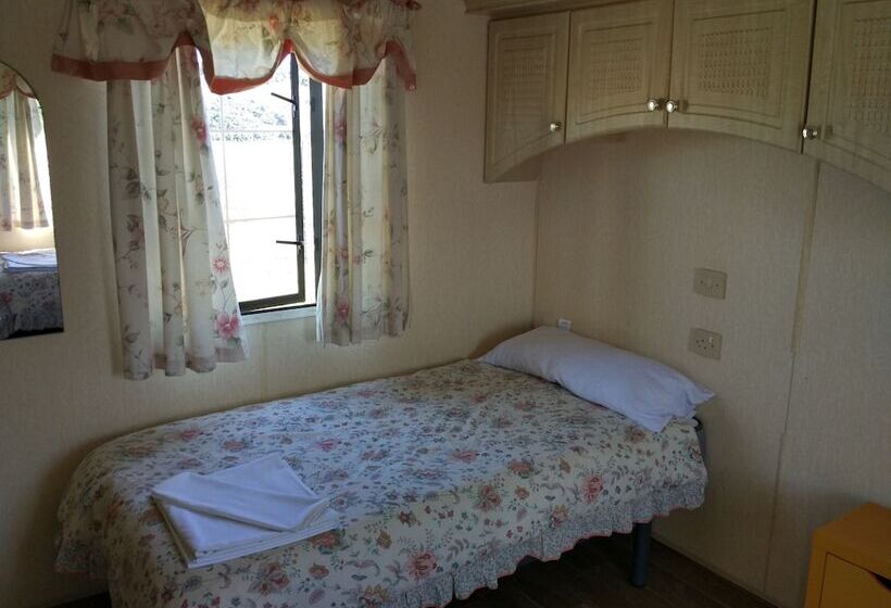 فندق Camping Iznate