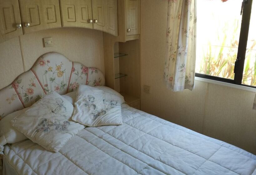 فندق Camping Iznate