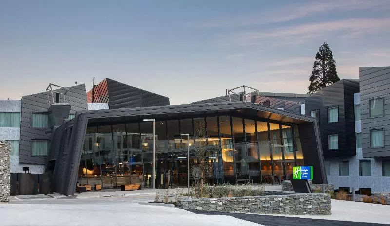Hotelli Holiday Inn Express & Suites Queenstown, An Ihg