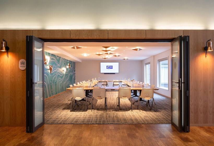 호텔 Holiday Inn Express & Suites Queenstown, An Ihg