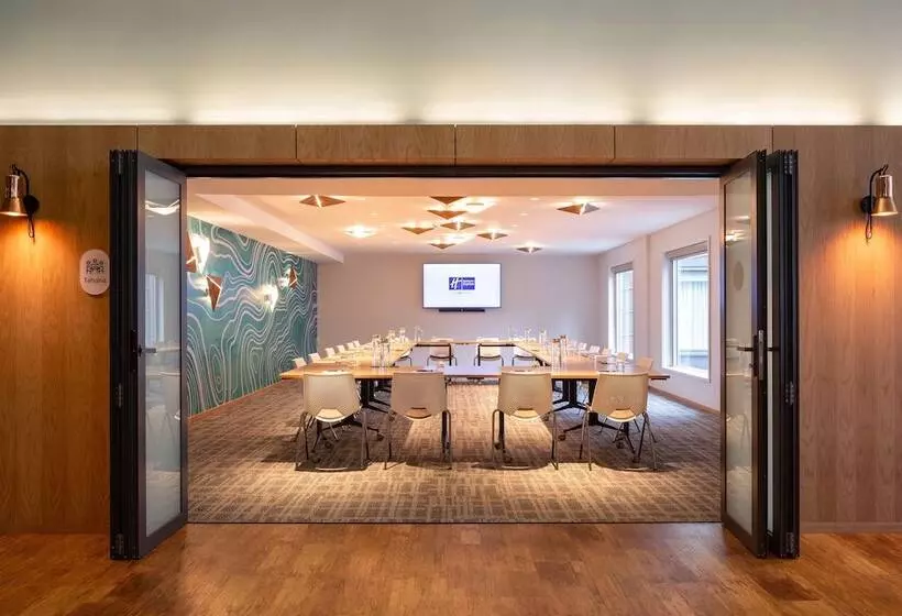 Hotelli Holiday Inn Express & Suites Queenstown, An Ihg