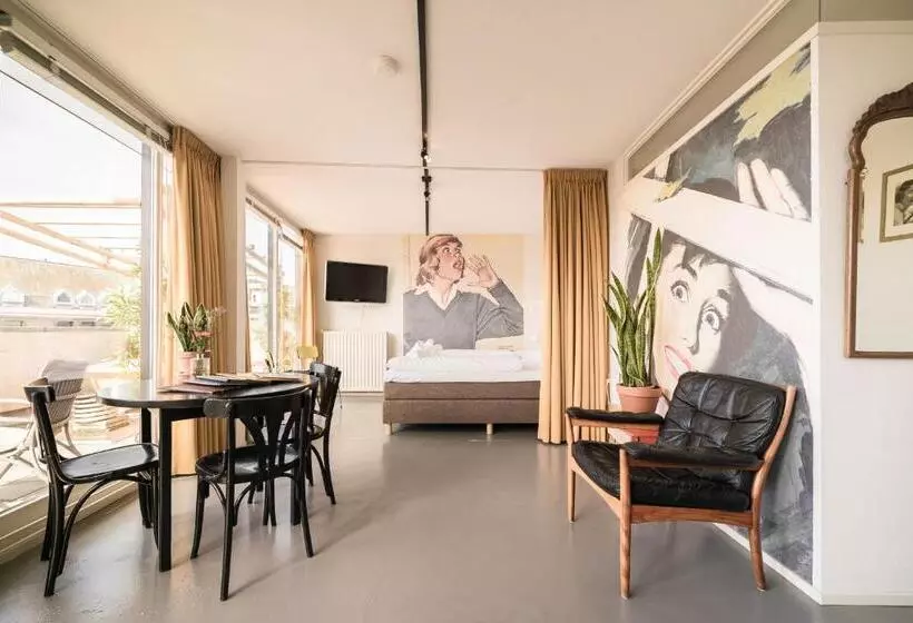 Pink Flamingo Boutique Hostel