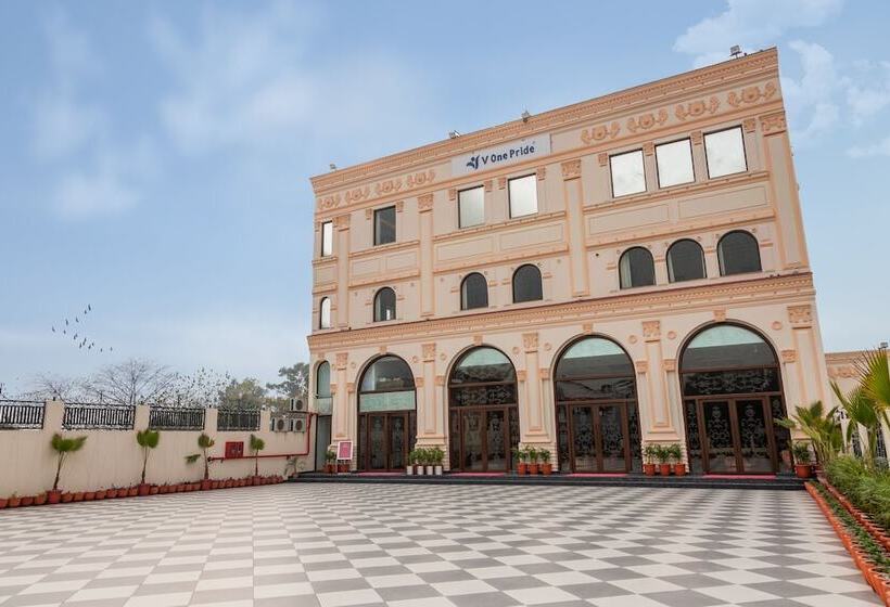 هتل V One Pride
