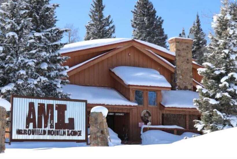 Отель Arrowhead Mountain Lodge