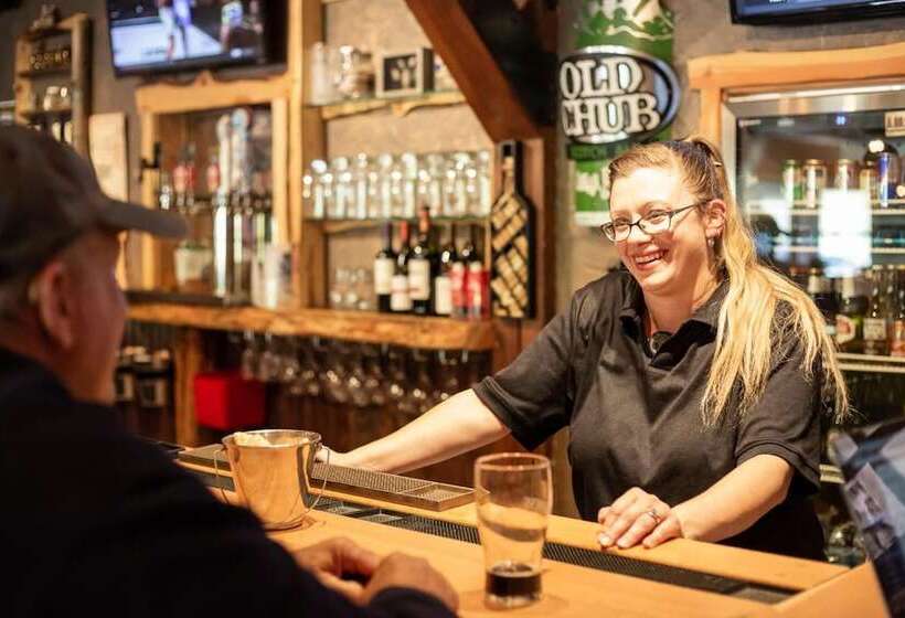 Отель Arrowhead Mountain Lodge