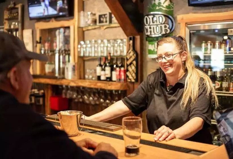 Отель Arrowhead Mountain Lodge