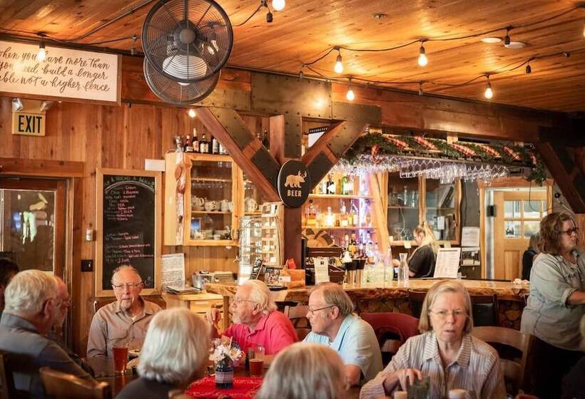 Отель Arrowhead Mountain Lodge