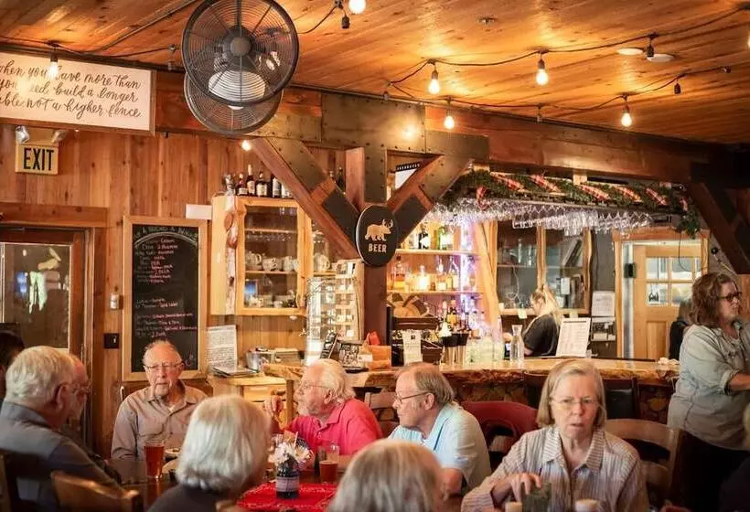 Отель Arrowhead Mountain Lodge