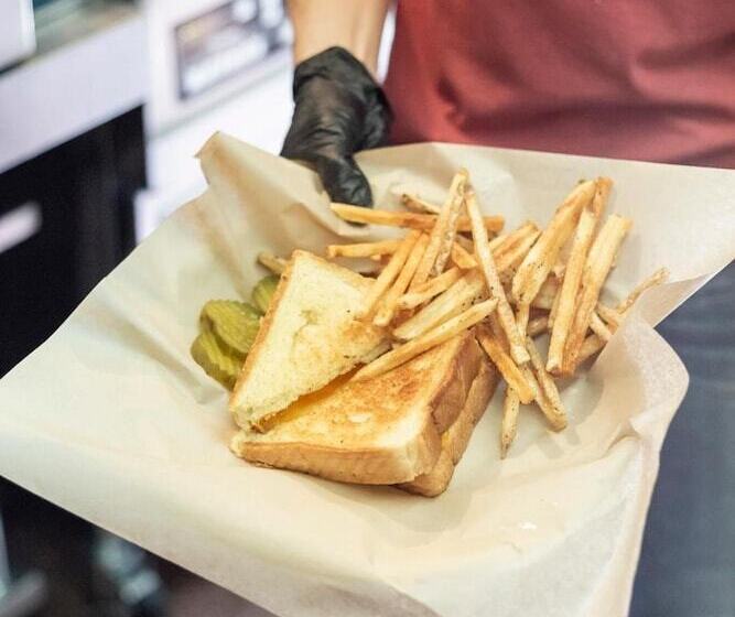 Отель Arrowhead Mountain Lodge