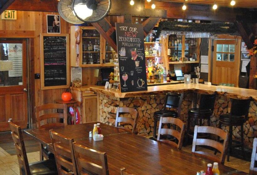 Отель Arrowhead Mountain Lodge