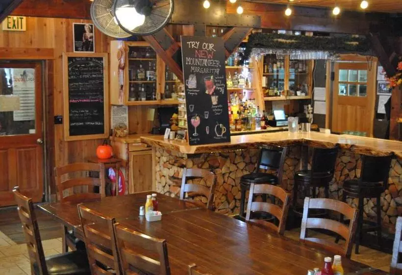 Отель Arrowhead Mountain Lodge