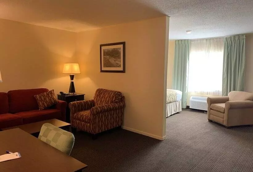 בית מלון כפרי Baymont By Wyndham Jefferson City