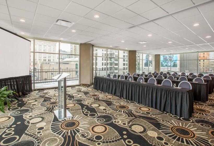 فندق Fort Pontchartrain Detroit, A Wyndham