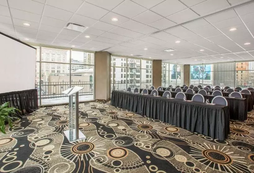 ホテル Fort Pontchartrain Detroit, A Wyndham