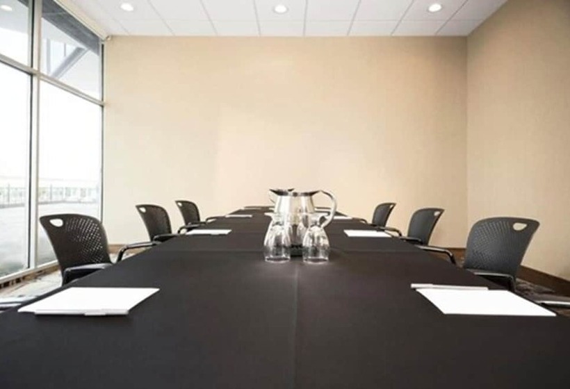 فندق Fort Pontchartrain Detroit, A Wyndham