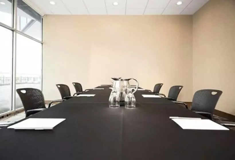 ホテル Fort Pontchartrain Detroit, A Wyndham