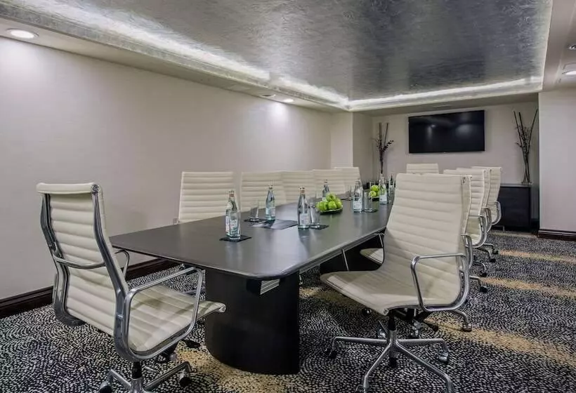 ホテル Fort Pontchartrain Detroit, A Wyndham