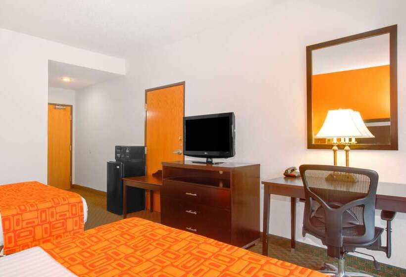 هتل Howard Johnson By Wyndham Beckley